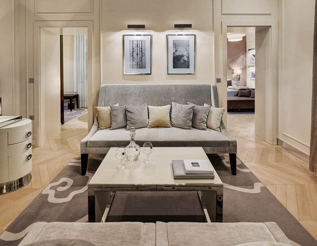 signature item 02 - Signature Suite