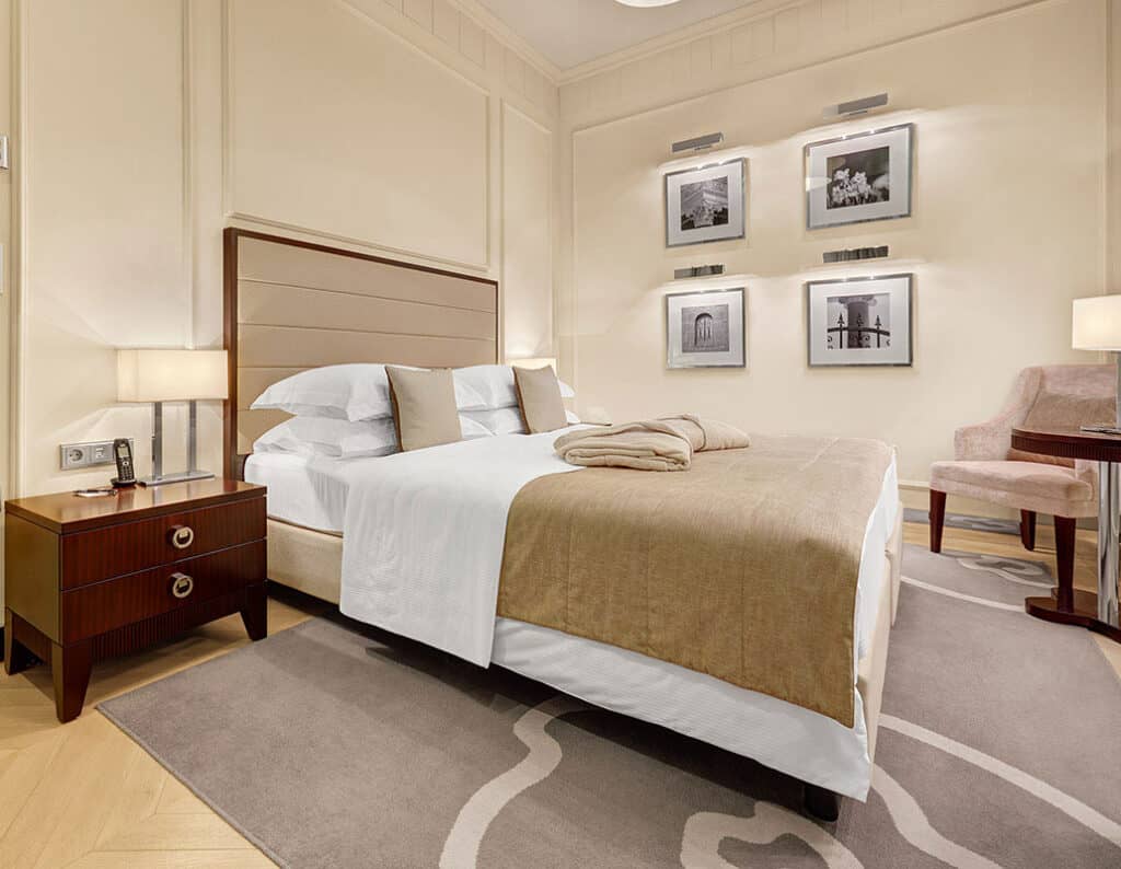 signature item 03 - Signature Suite