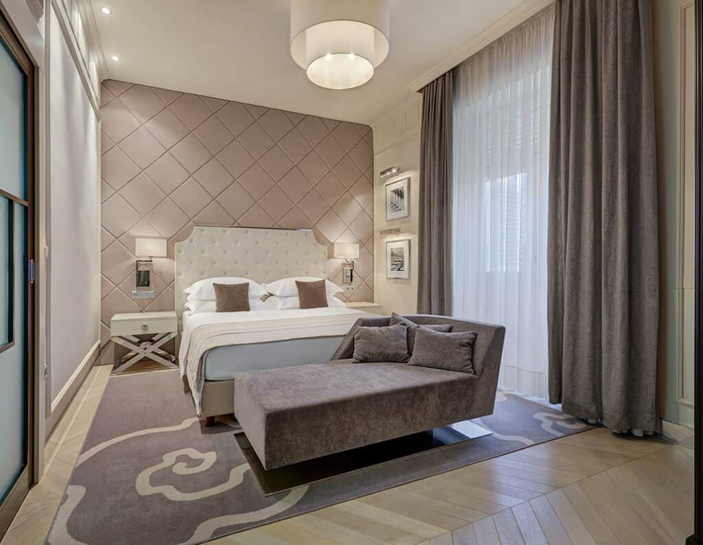 signature item 04 - Signature Suite