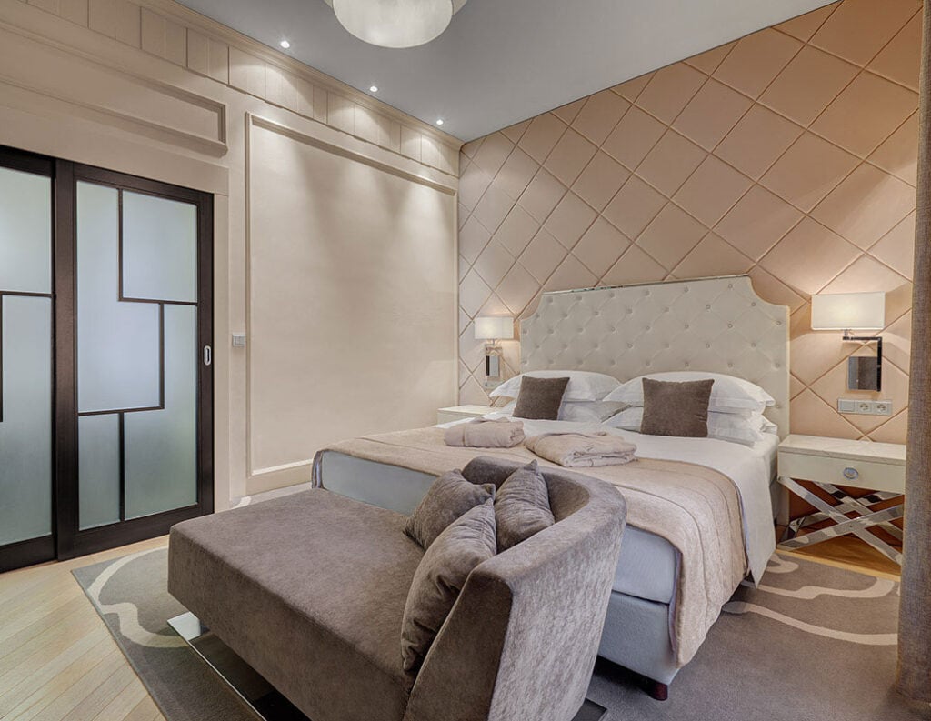 signature item 05 - Signature Suite