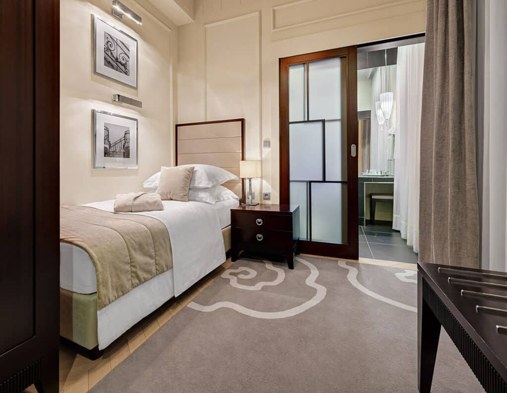 signature item 06 - Signature Suite